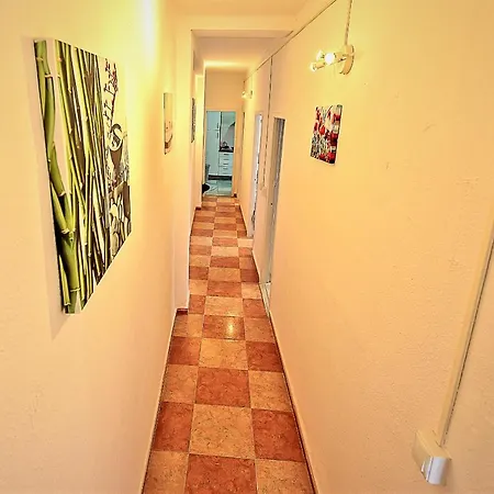 Plaza Polvorista 4-bedroom W Balcony Apartment