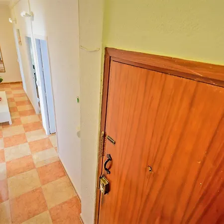 Plaza Polvorista 4-bedroom W Balcony דירה